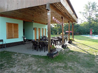 Koupalit - Trstnice (venkovn koupalit) - Budova s obersvenm, wc a kabinkama