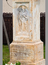 Socha - Hrabov (socha) - Detail podstavce