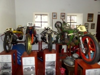 Muzeum motocykl a hraek - estajovice (muzeum) - 