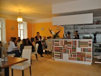 Toniova zmeck kavrna - Kostelec nad Orlic ( restaurace) - Lokl kavrny (foto:  Ivona Jasnkov)