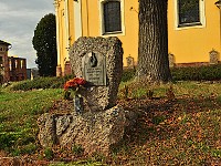 Pomník obětem 2. svět.války-Pecka (pomník)
