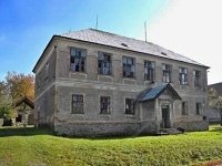 Obecn kola - Nov Valteice (historick budova) - 