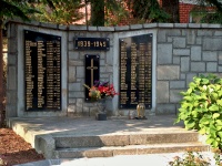 
                        Pam�tn�k II. sv�tov� v�lky � Darkovice (pam�tn�k)