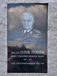 foto Pomnk Ludvka Svobody - Hroznatn (pomnk)