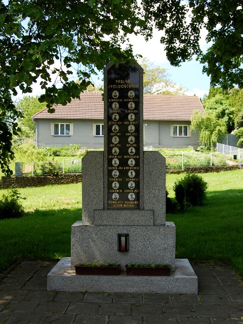 Senetov (obec) - Pamtnk padlm spoluobanm