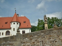 Socha sv. Jana Nepomuckho - Bouzov (socha) - 
