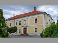 Fara - idlochovice (budova) - 