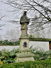 Socha sv. Jana Nepomuckho - Krom (socha) - 