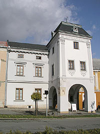 Dm Pod podloubm - Zbeh (pamtka) - Budova muzea