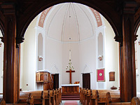 Evangelick kostel - Zbeh (kostel) - Pohled od vstupu smrem k olti - 2011