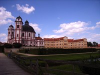 foto Zmek s kostelem sv. Markty - Jaromice nad Rokytnou (tvrz, zmek)