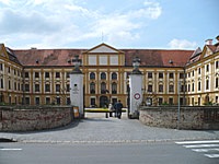 foto Zmek s kostelem sv. Markty - Jaromice nad Rokytnou (tvrz, zmek)