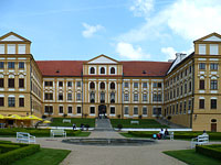 Zmek s kostelem sv. Markty - Jaromice nad Rokytnou (tvrz, zmek) - 