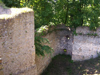 Lukov (zcenina hradu) - Hradby