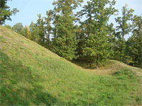 Otaslavice - Doln hrad (zcenina hradu) - Val a pkop