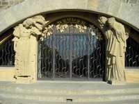 Mohyla mru - Prace (pamtnk) - Detail sochask vzdoby