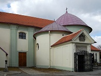 Hrobka Kounic - Slavkov u Brna (hbitov) - Kaple sv.Jana Ktitele s hrobkou Kounic