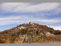 Kamenice (zcenina hradu) - Pohled na Zmeck vrch s hradem Kamenice
