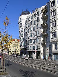 Tančící dům - Praha 1 (architektonická zajímavost) - 