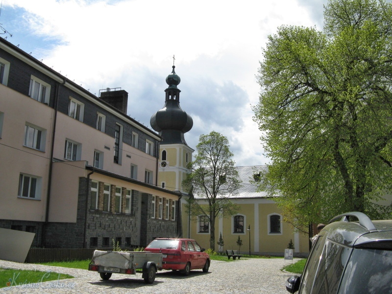 foto Kostel Nejsvtj Trojice - Srn (kostel)