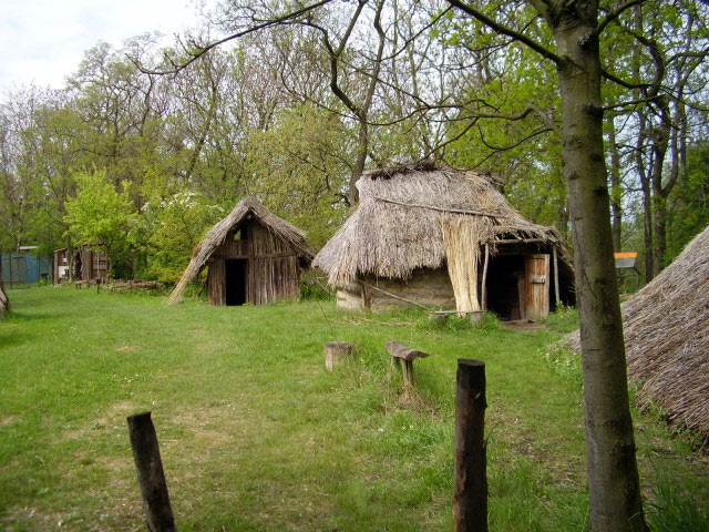 foto Archeologicky skanzen - Bezno (skanzen)