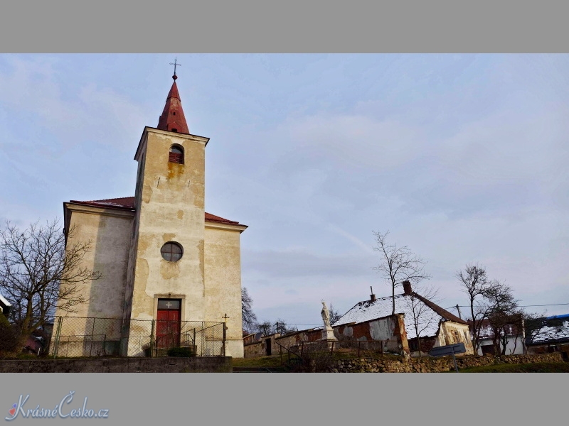 foto Kostel sv. Vclava se sochou a kem - Pedn (kostel)