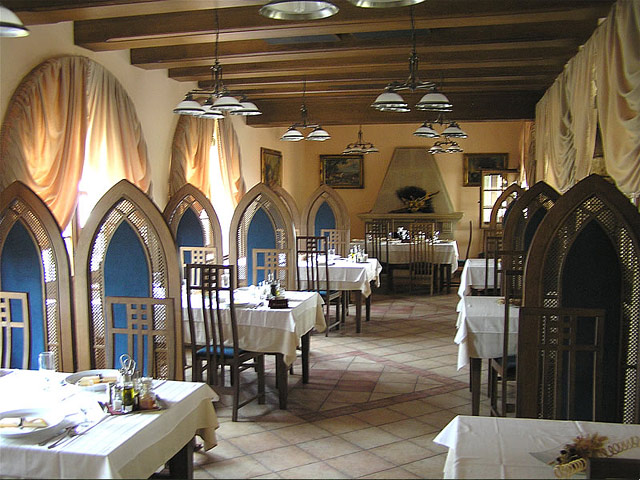 foto Hrad Hnvn - Most (hotel, restaurace)