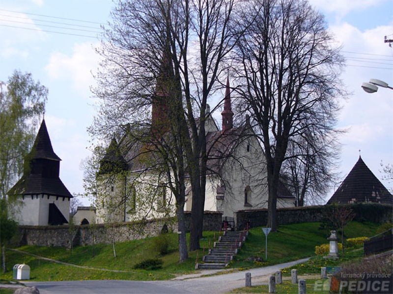 foto Kostel sv. Petra a Pavla - Korouhev (kostel)