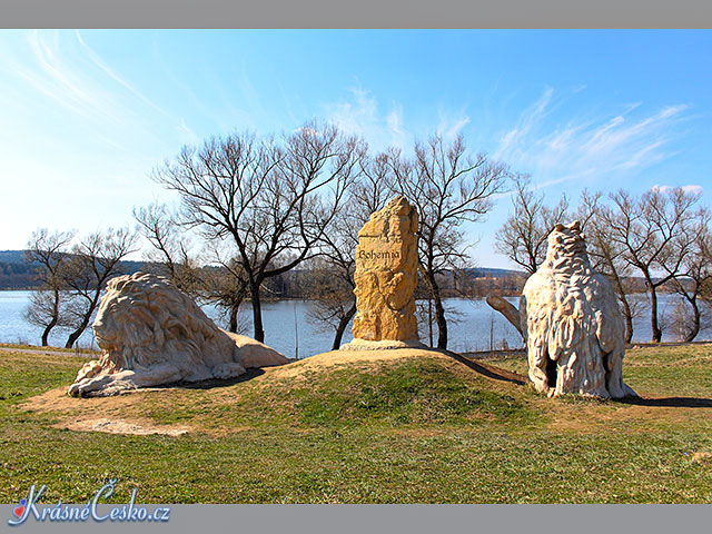 foto Hranin kmen - r nad Szavou (socha)