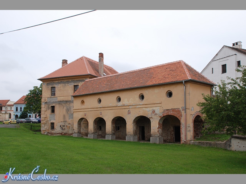 foto Bval radnice - Drnholec (historick budova)