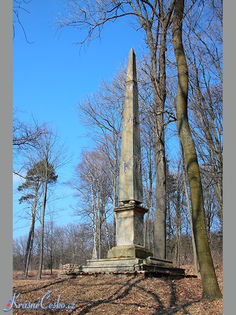 foto Emprov egyptsk obelisk - Doln Ronka (architektonick zajmavost)