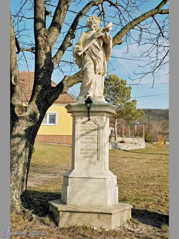 foto Socha sv.Jana Nepomuckho - Pern (socha)