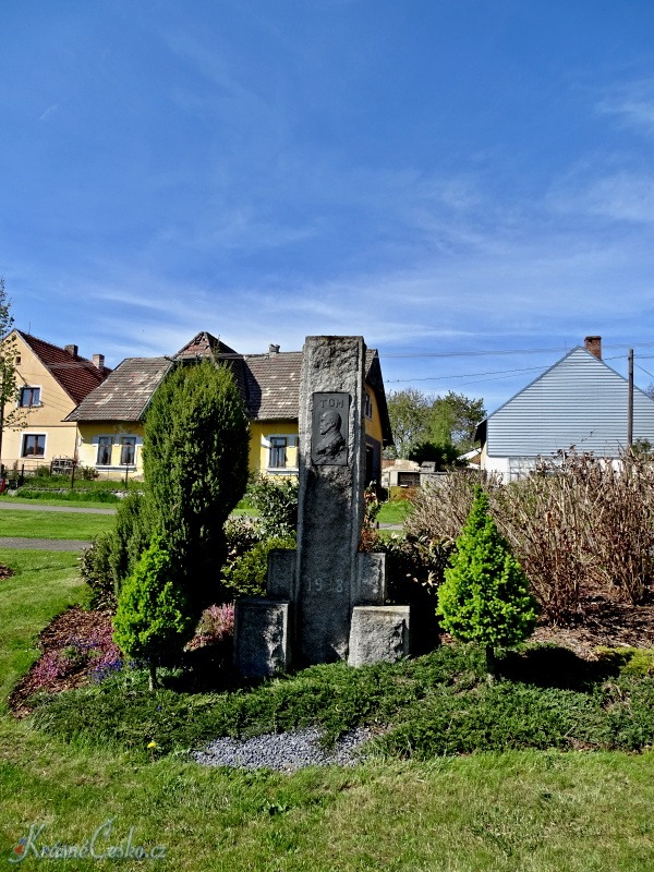 foto Pomnk T.G. Masaryka - Uzenice (pomnk)