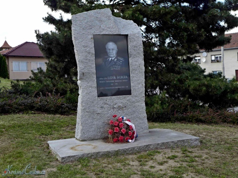 foto Pomnk Ludvka Svobody - Hroznatn (pomnk)