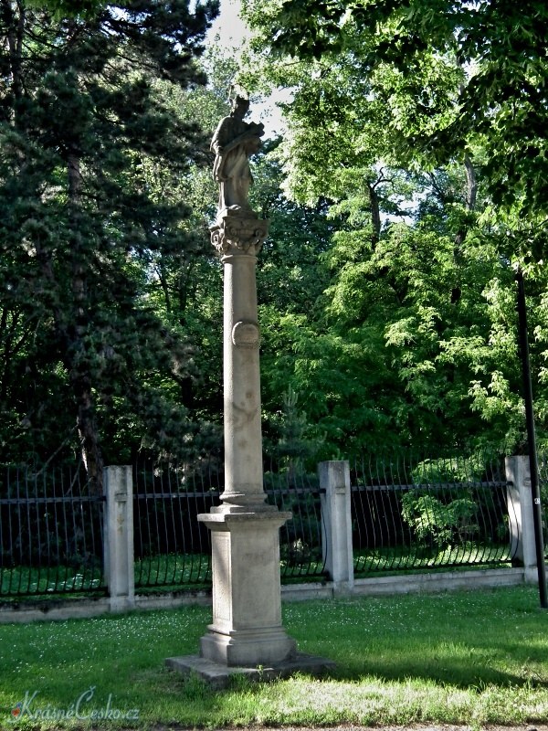 foto Socha sv. Jana Nepomuckho - Krom (socha)