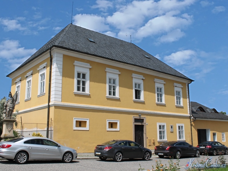 foto Fara - Buchlovice (historick budova)