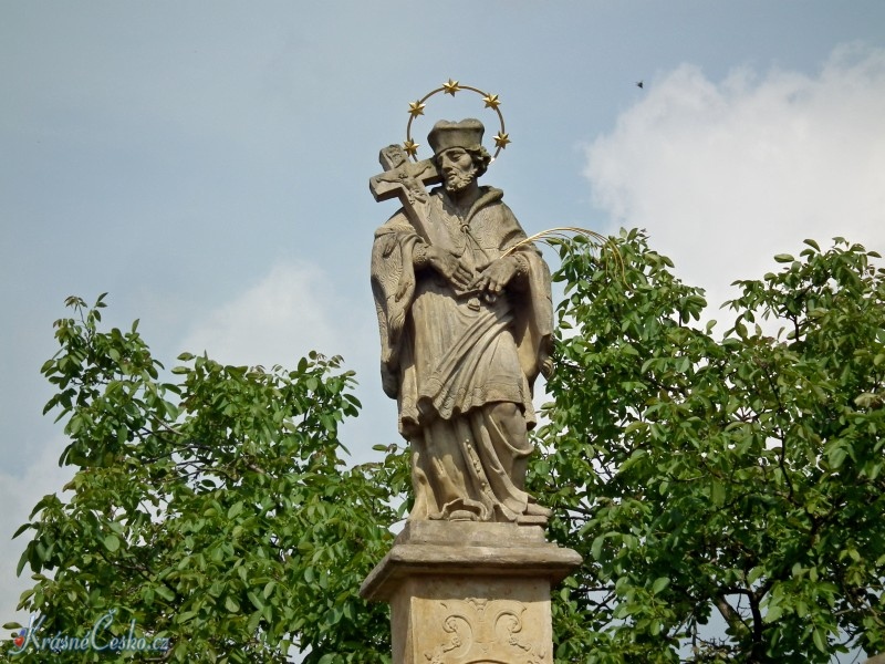 foto Socha sv. Jana Nepomuckho - Bouzov (socha)