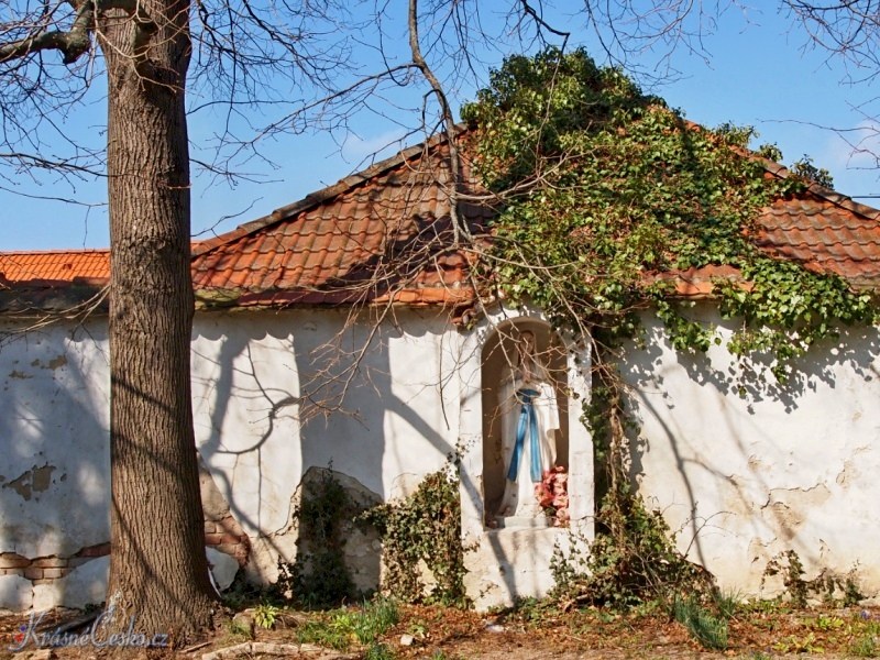 foto Poklona se sochou Panny Marie - Slup (kaplika)