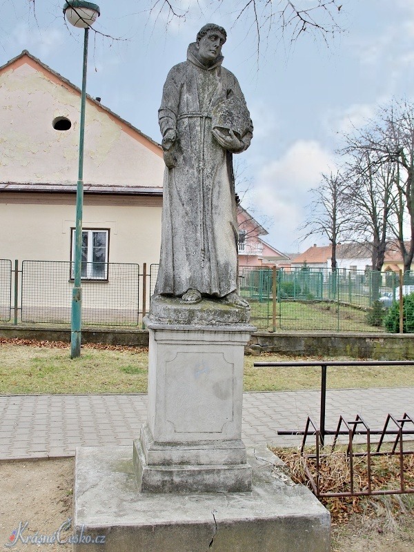 foto Socha kapucnskho svtce - Hrabtice (socha)