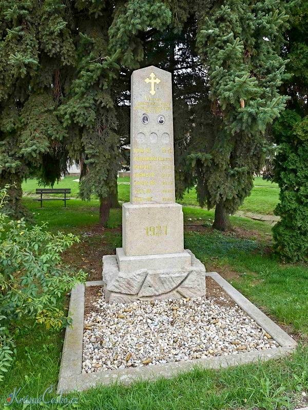 foto Pomnk Obtem  1  svtov vlky - Menhartice (pomnk) 