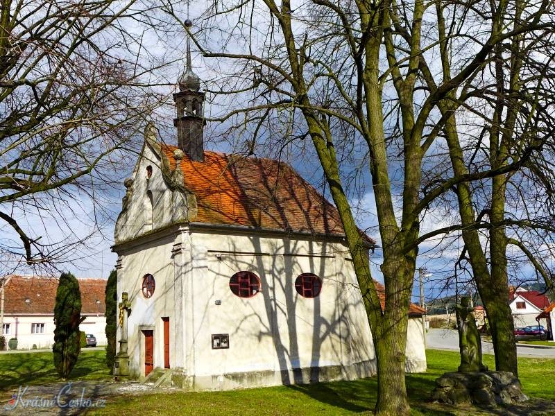 foto Kaple sv. Jana Nepomuckho - Slavice (kaple)